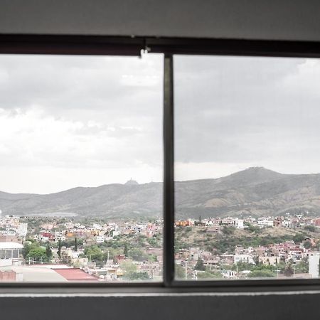 Depa Lulú zona hotelera, caseta de cobro a Silao Guanajuato Exterior foto